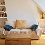 Beautiful Apt With Mezzanine
