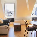 Beautiful Apt With Mezzanine
